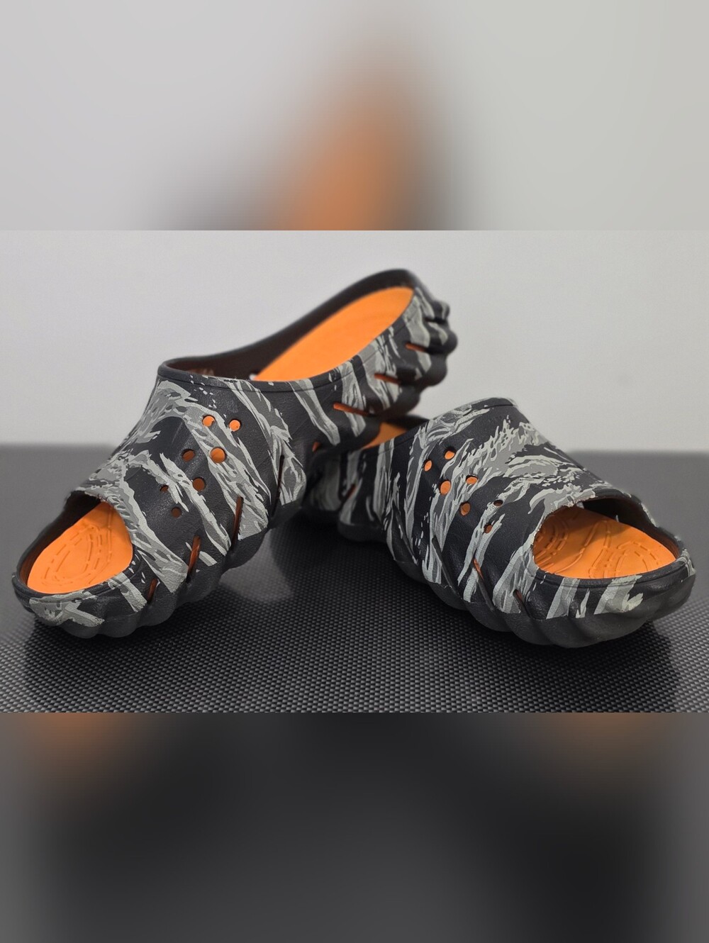 Used M-10 Crocs Echo Marbled Slide in Black/Flame - 208467-0X9